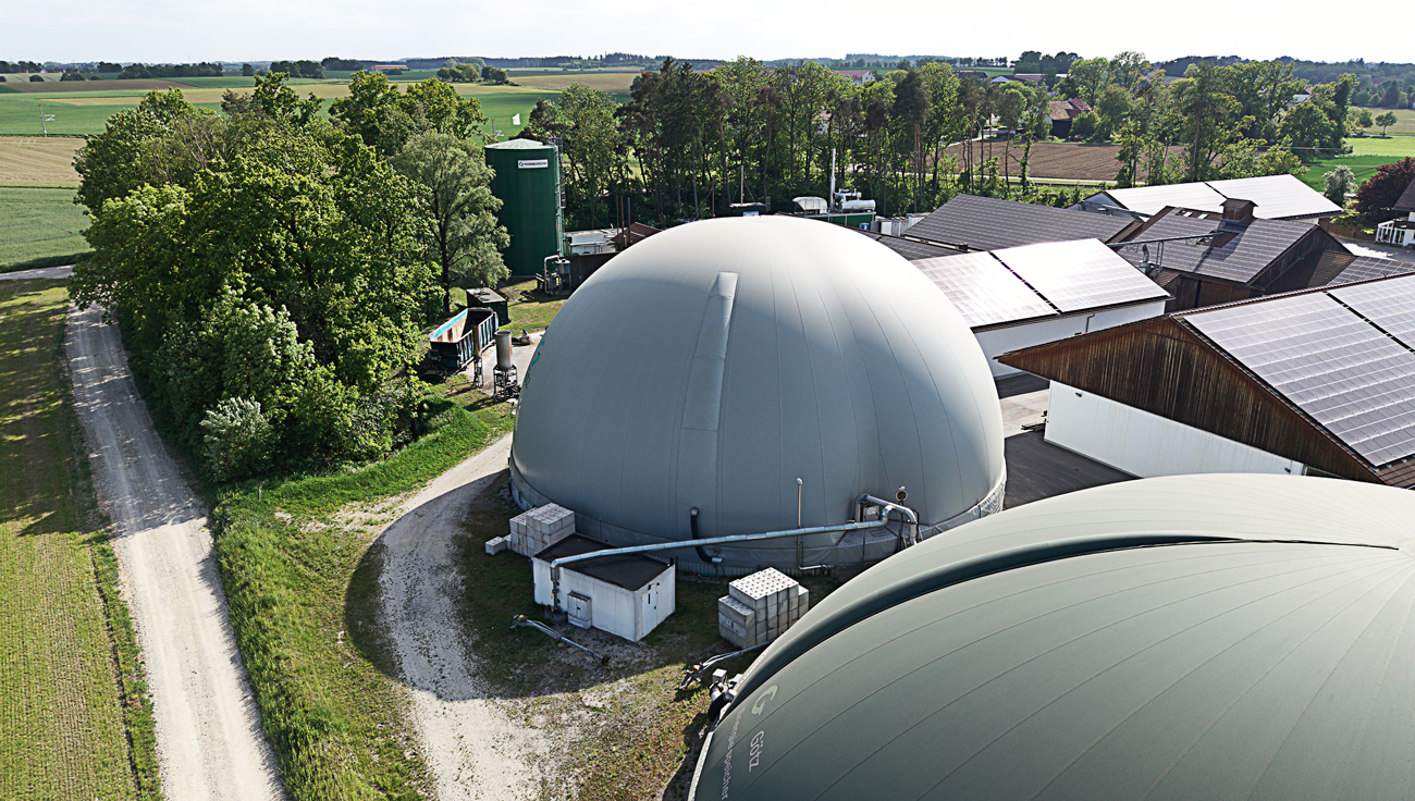Hans-van-Bebber-Goetz-Marktindersdorf-Großpufferspeicher-Biogasanlage-Fermenter-mit-Gasspeicher