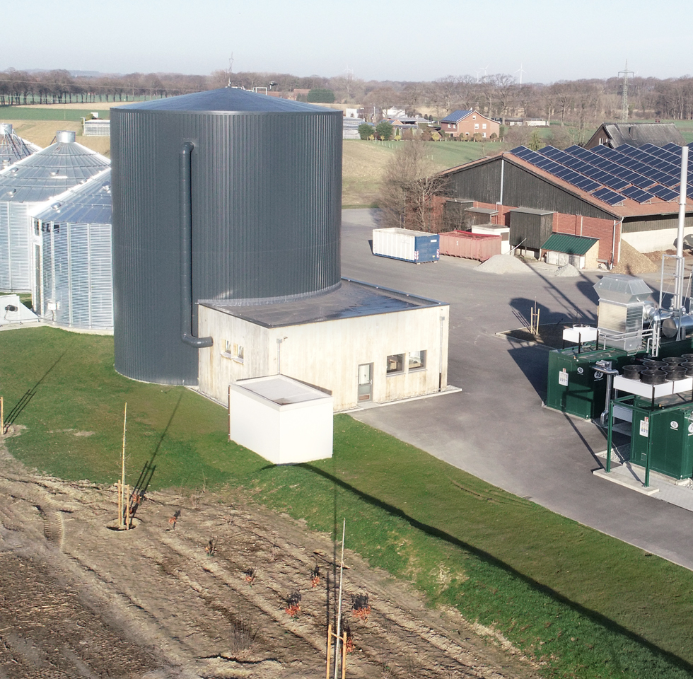 Hans van Bebber - Grosser Waermespeicher - Pufferspeicher - Biogasanlage Hansmeier GmbH - Rietberg